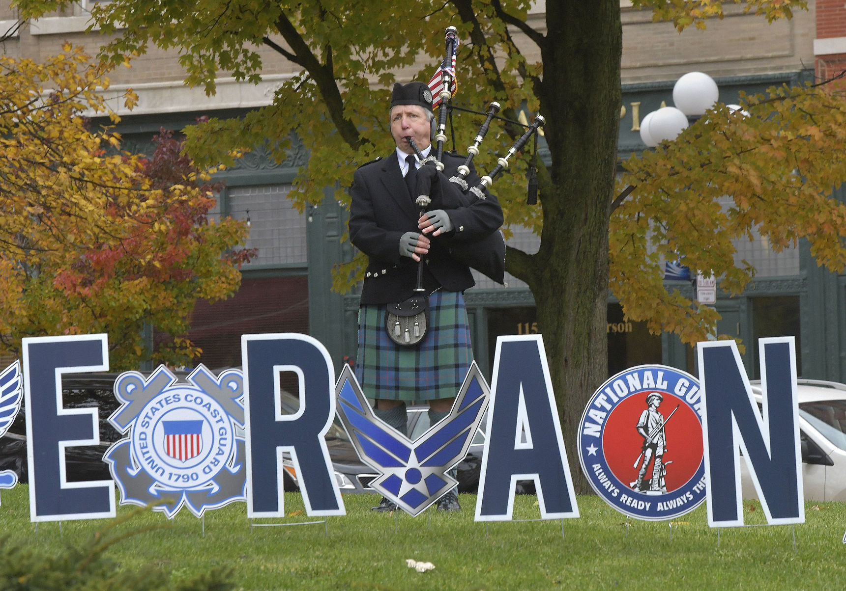 111121-blm-loc-11veteransday